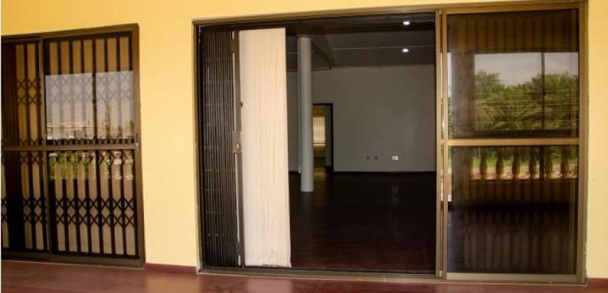 SEVEN (7) EN-SUITE BEDROOMS FAMILY HOME