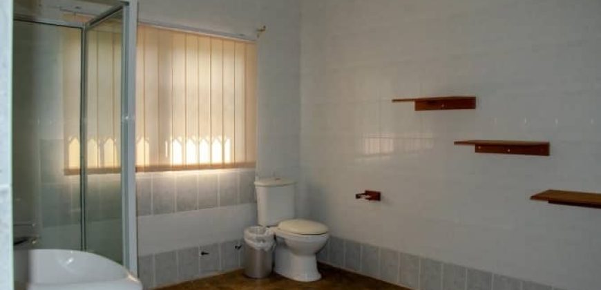 SEVEN (7) EN-SUITE BEDROOMS FAMILY HOME